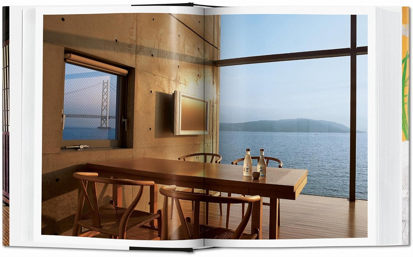 Livro Living in Japan de Taschen