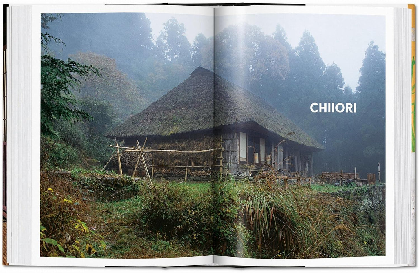 Livro Living in Japan de Taschen